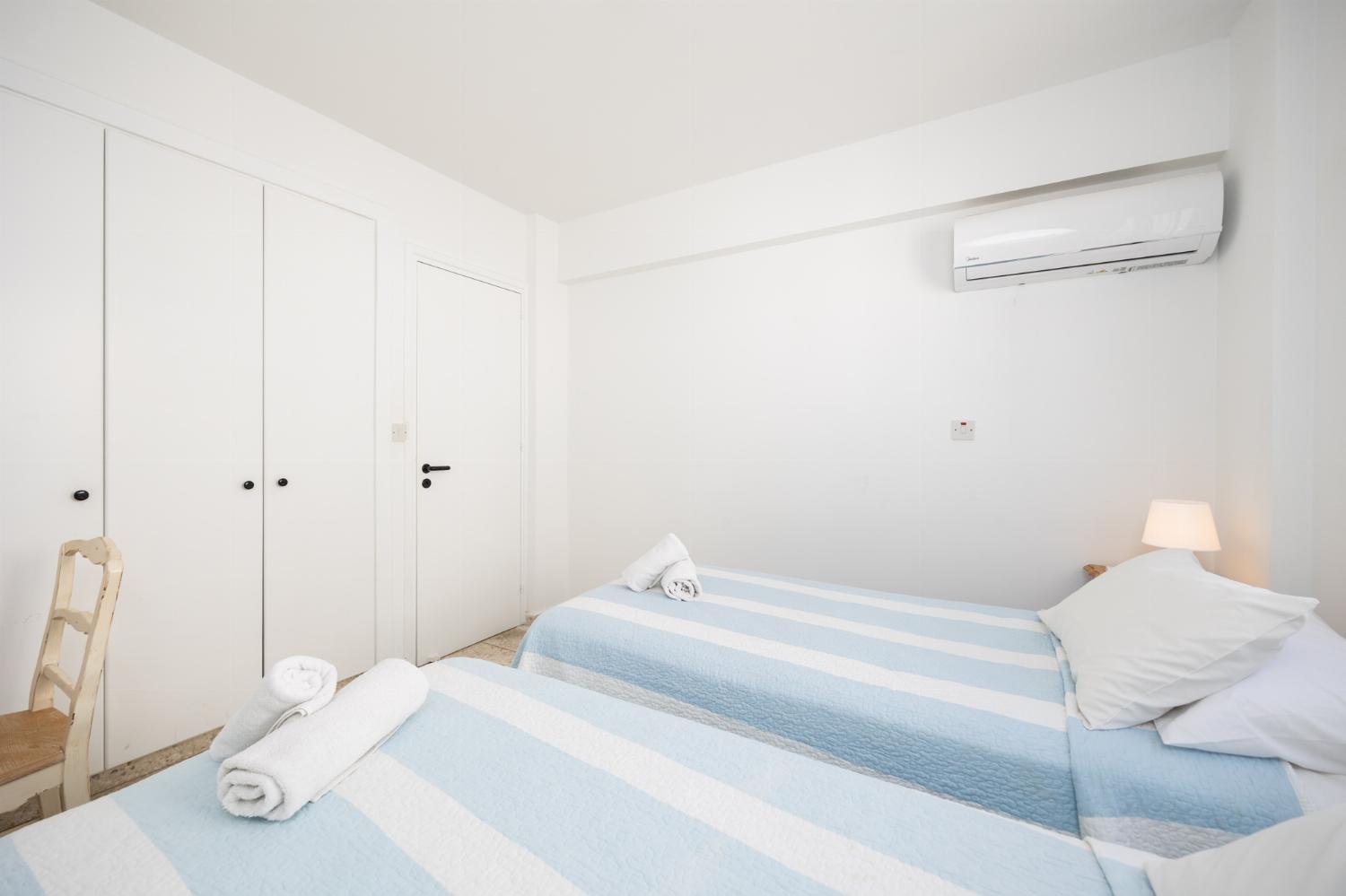 Shoreline Apartament *
